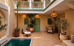 Riad Privé CHIC 4 chambres, piscine chauffée, petit-déjeuners, proche Jemaa el-Fnaa